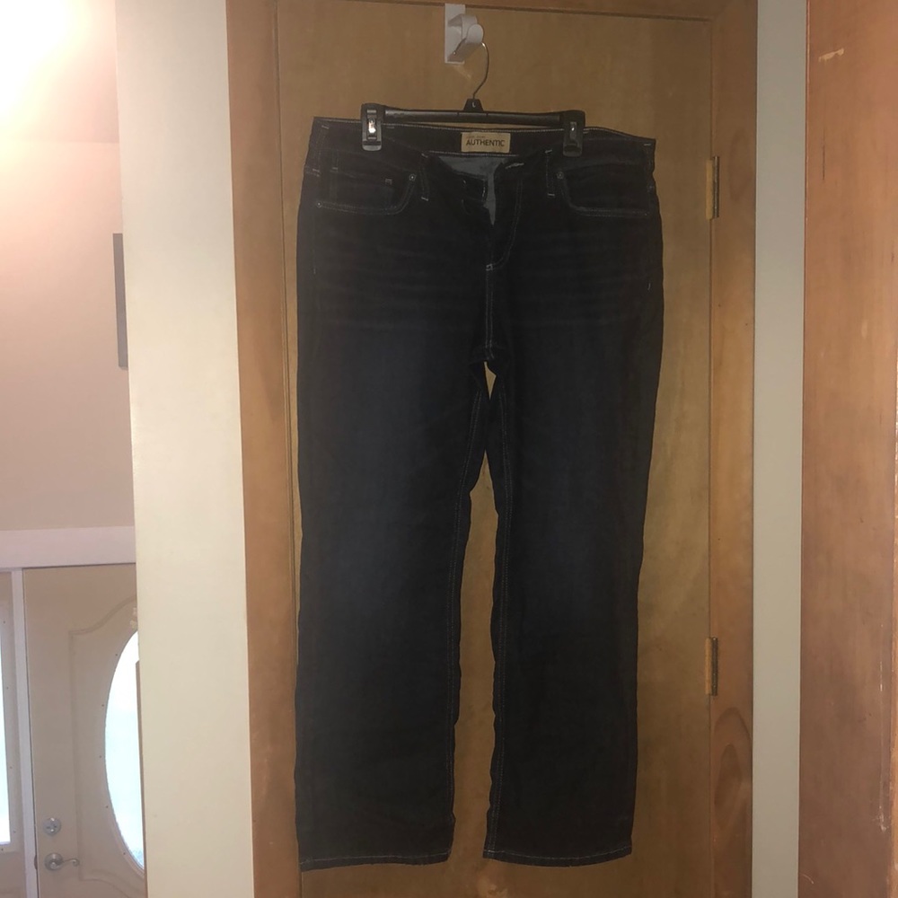 Like new - Silver jeans, boot cut, curvy mid rise bought at Maurice’s
